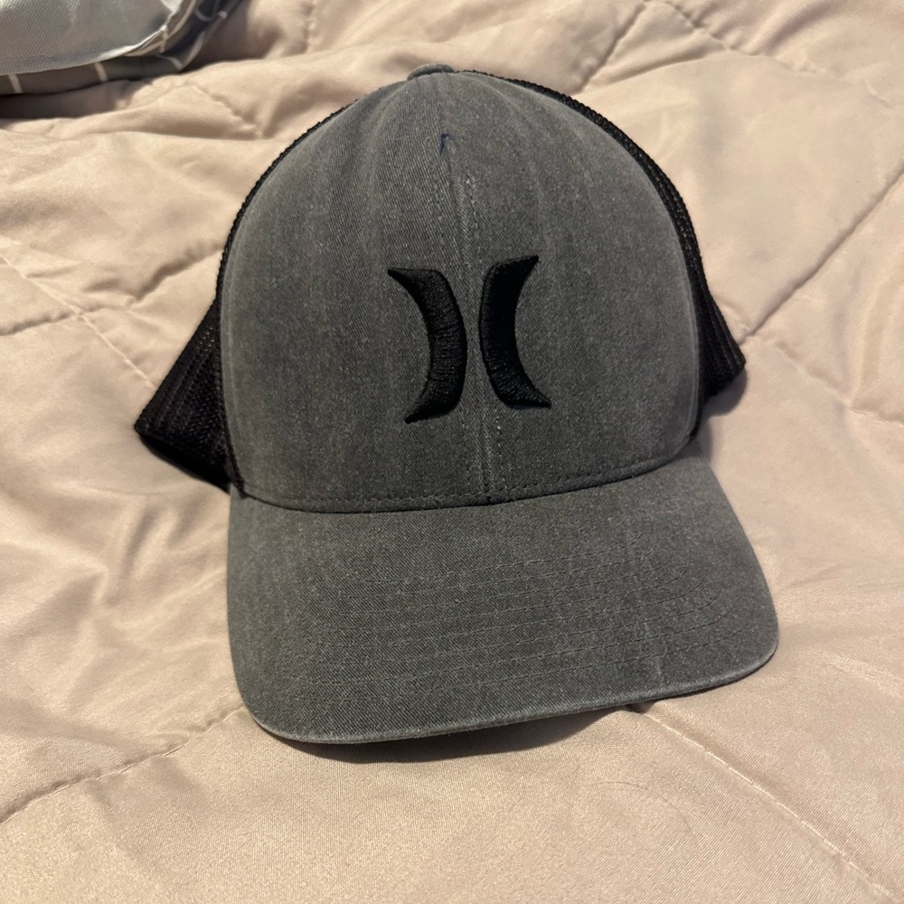 Fitted Hurley hat